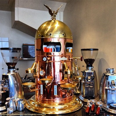 kaffee-espresso-maschine-old-school-gold